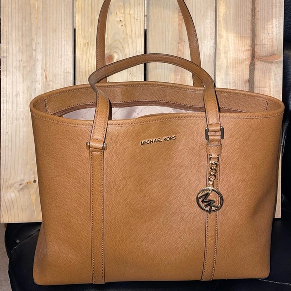 Michael Kors Large Bucket Style Purse - Picture 1 of 5